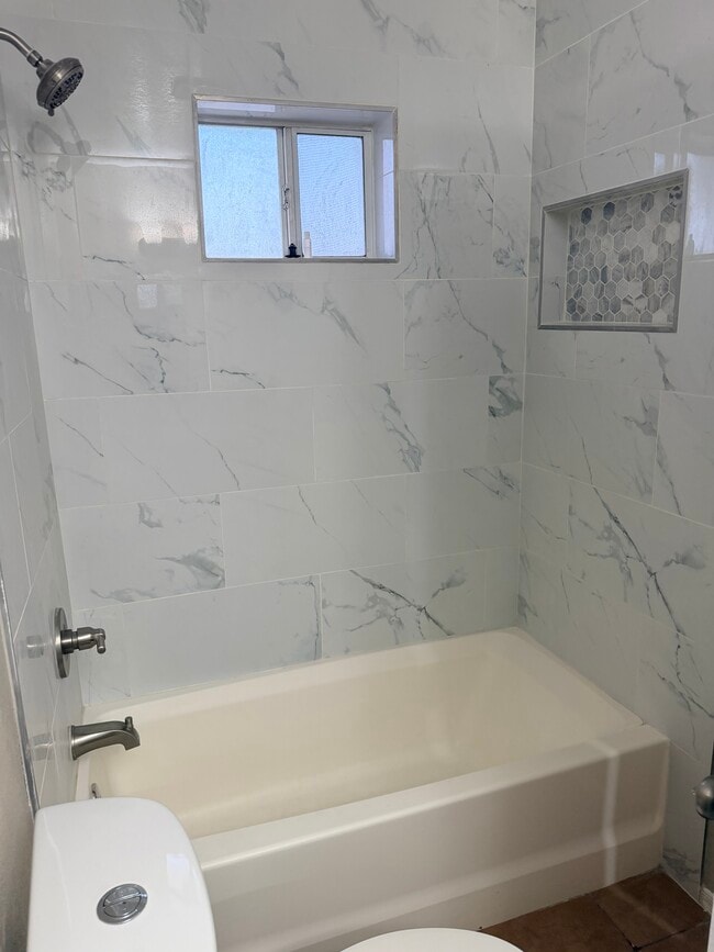 Building Photo - 6233 E 40th Ln