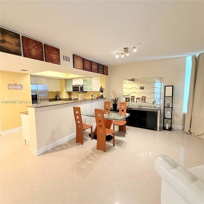 Building Photo - 16699 Collins Ave