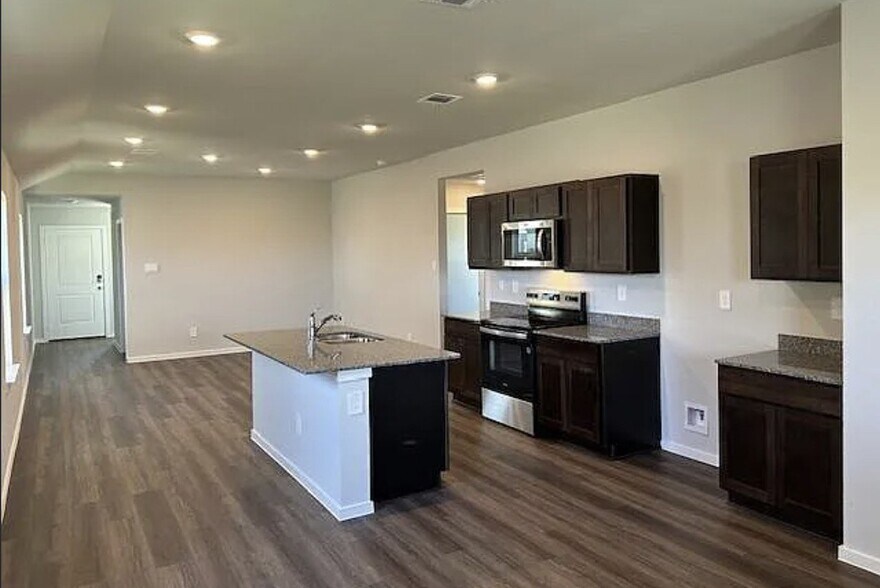 Building Photo - 305 Randall Pl