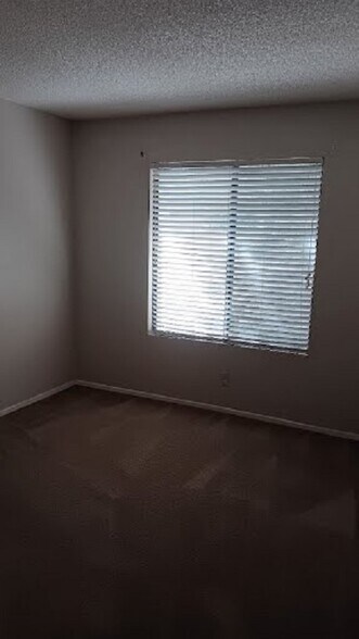 Building Photo - 39640 Wild Flower Dr