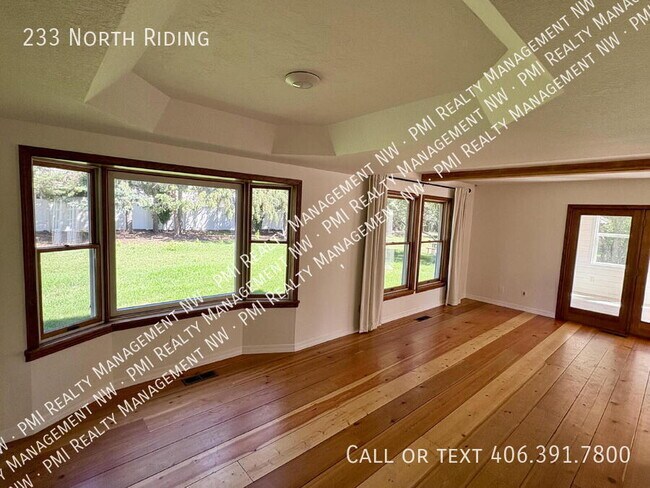 Building Photo - 233 North Riding-