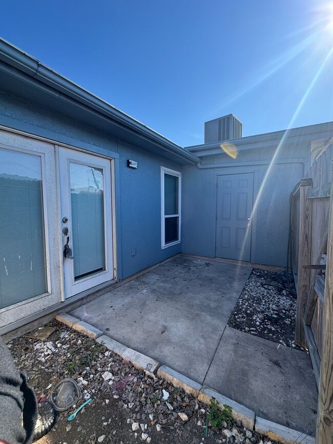 Building Photo - Southside-Duplex-Includes Water & Trash