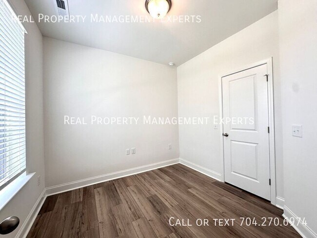 Building Photo - 5027 Layman Dr