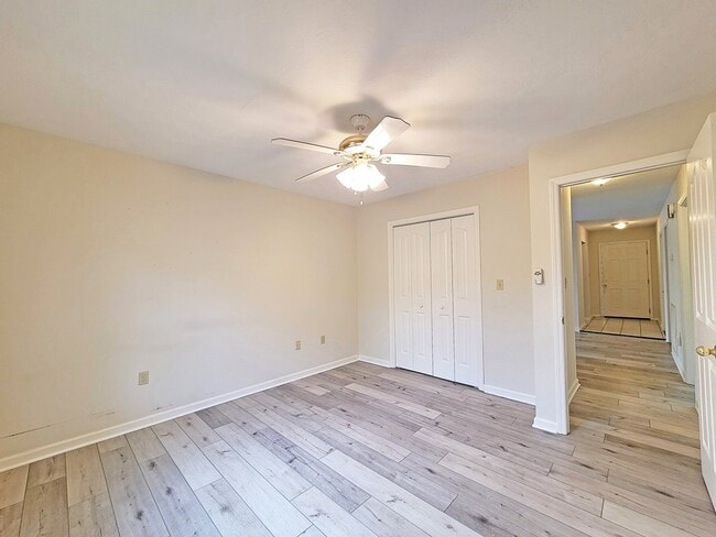 Building Photo - 330 Jones Ln