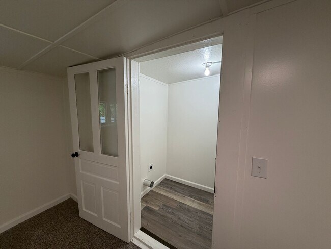 Building Photo - Hamptonville - HWY 901 - 3 Bedroom/ 1 Bathroom