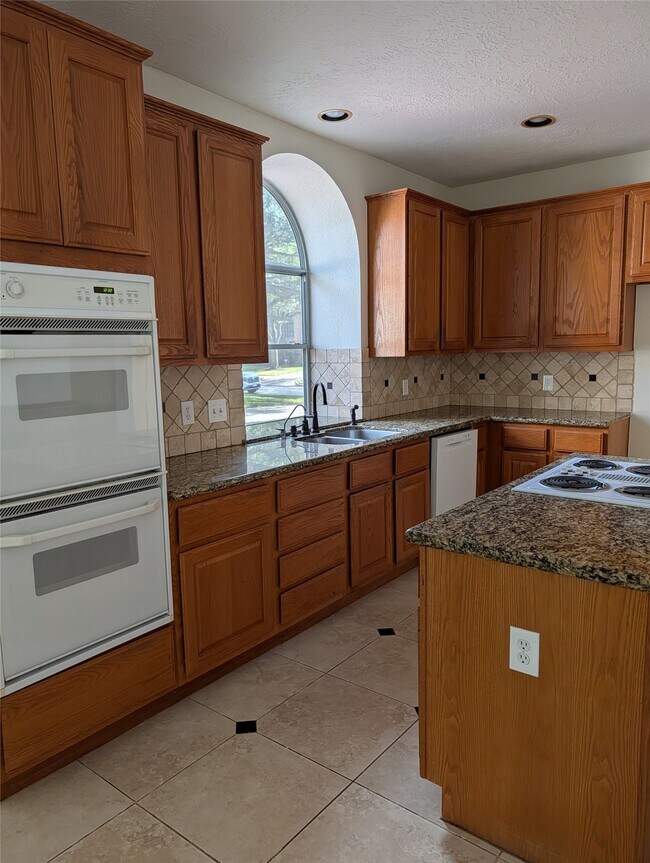 Building Photo - 15222 Holland Fields Cir