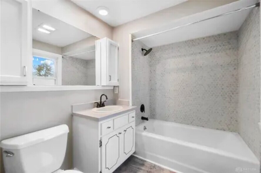 Building Photo - 2116 Moreland Ave