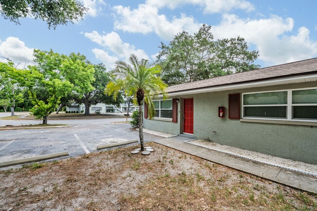Building Photo - 1506 Leo Ln E