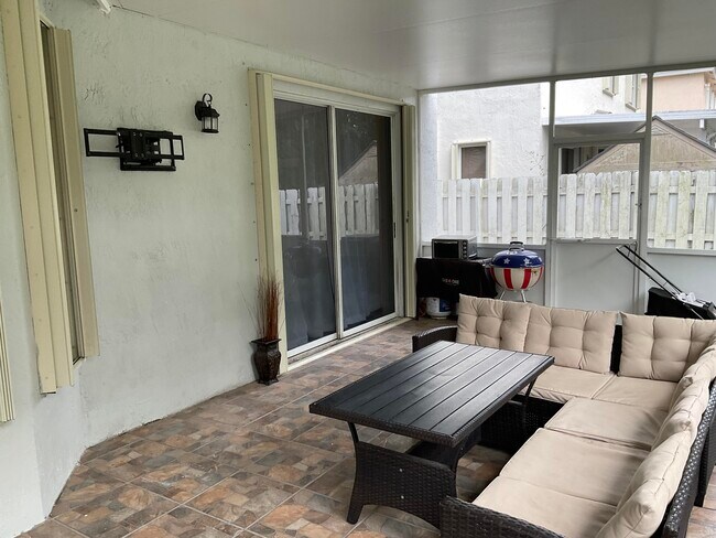 Building Photo - 6566 Spring Meadow Dr