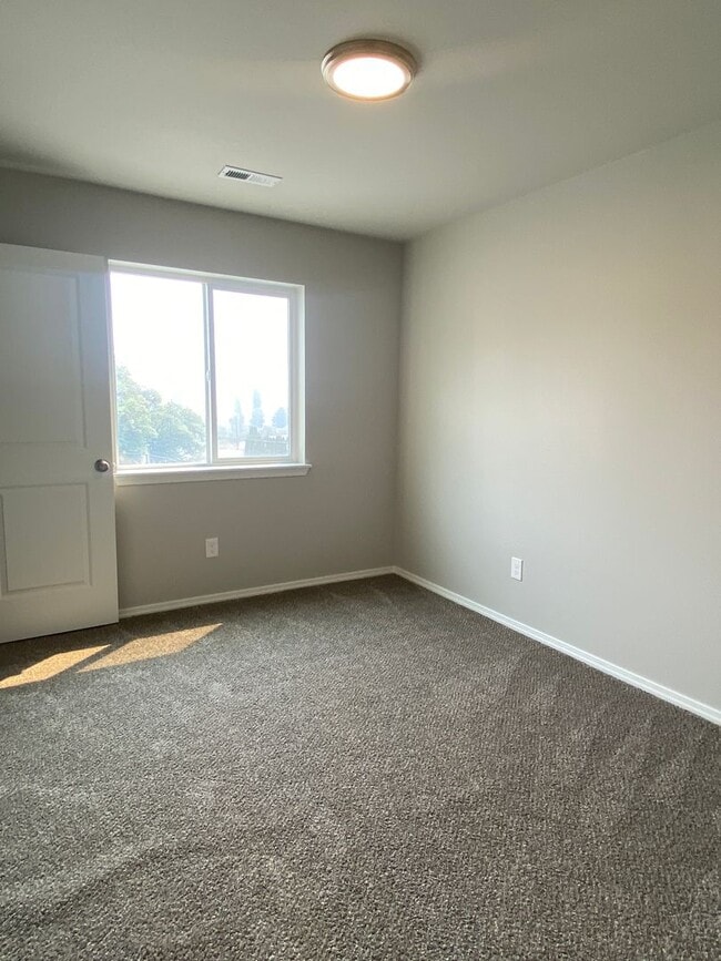 Building Photo - 51 Phoebe Ln