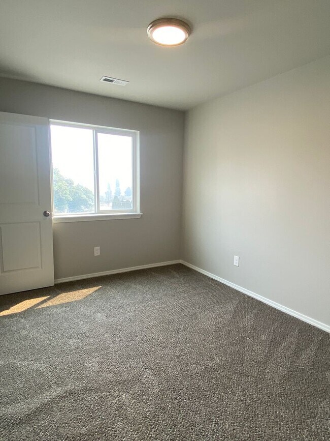 Building Photo - Apple Casitas Condominiums