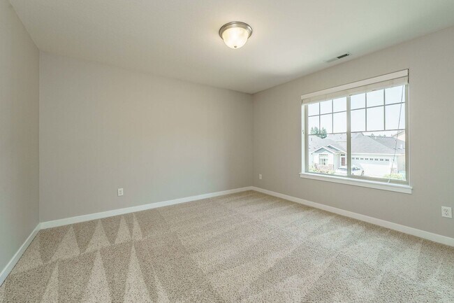 Building Photo - $500 Move In Special  3 Bedroom 2.5 Bath -...