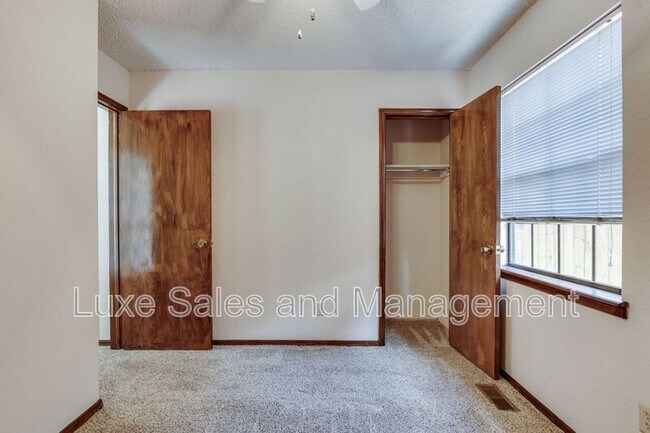 Building Photo - 7713 Doris Dr