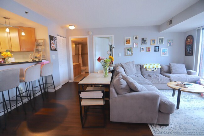 Building Photo - 700 1st St