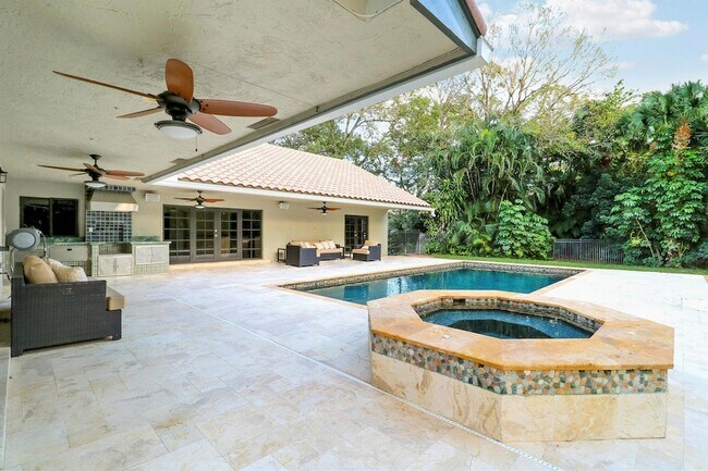 Building Photo - 67 Pacer Cir