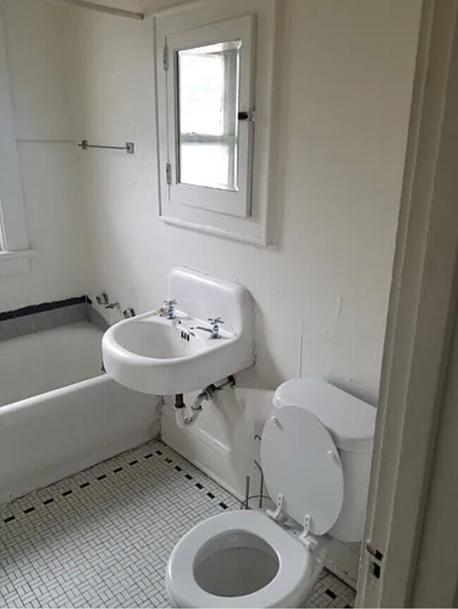 Building Photo - Get $300 off your first month’s rent– Ready for Move-In!