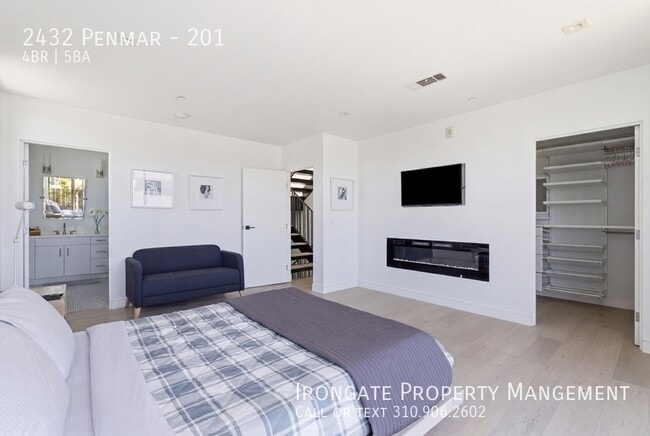 Building Photo - 2432 Penmar-201