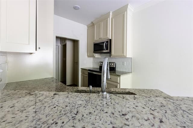 Building Photo - 2647 Westminster Dr