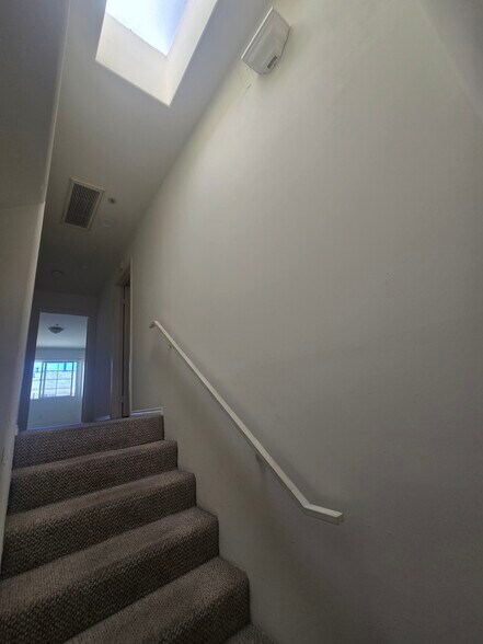 Building Photo - 335 E Providencia Ave