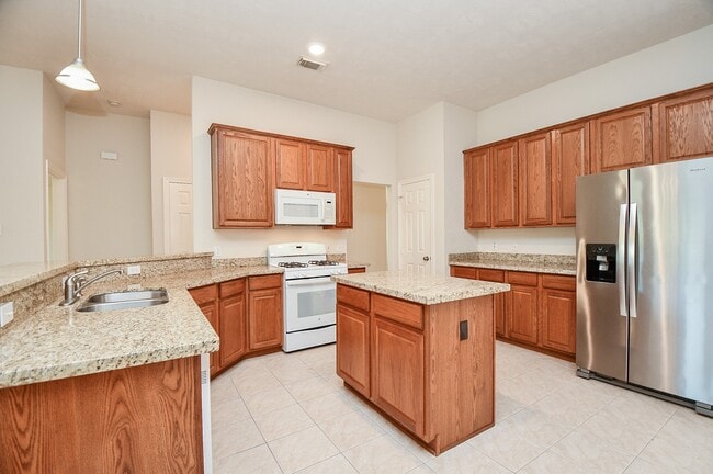 Building Photo - 6206 Fawnlake Dr