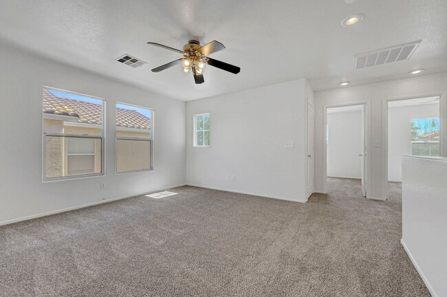 Building Photo - Adorable 2 story in the Northwest! Fresh paint and new carpet!