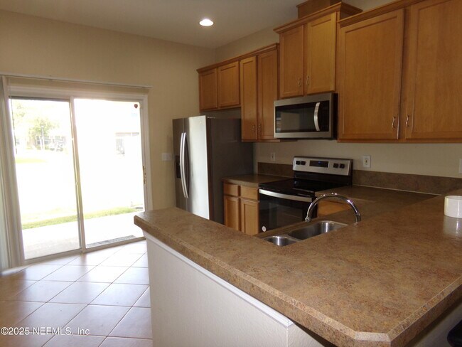 Building Photo - 13052 Sunset Lake Dr