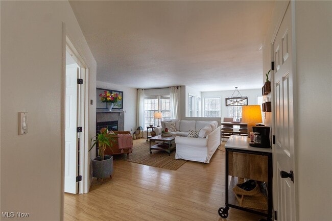 Building Photo - 889 Holborn Rd