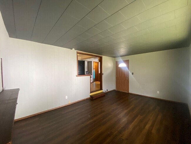 Building Photo - Charming 3-Bedroom Property in Prime Location