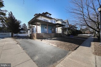 Building Photo - 1112 Collings Ave