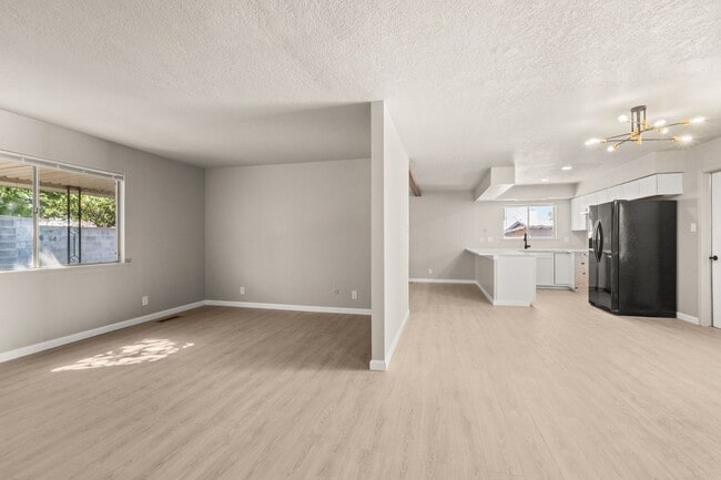 Building Photo - Northeast Heights Gem