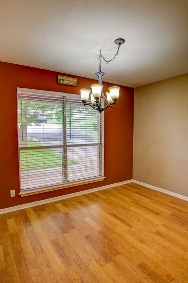 Building Photo - 403 Earl Dr