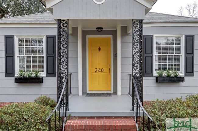 Building Photo - 240 Columbus Dr