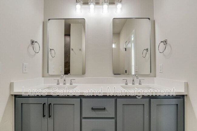 Building Photo - 8305 NW 163rd Ter