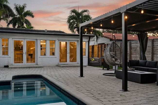 Building Photo - 2423 NE 202nd St