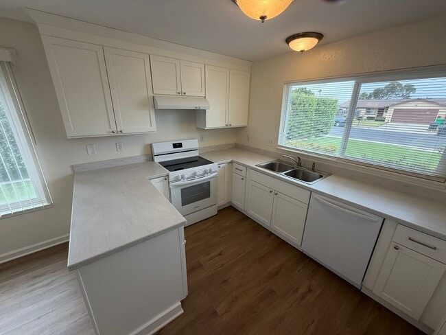 Building Photo - 1310 Lesley Ct