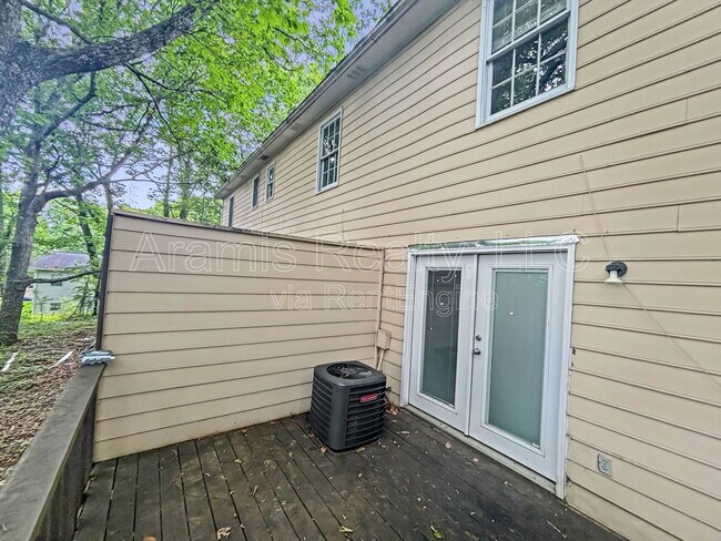 Building Photo - 3015 Spruce Cir