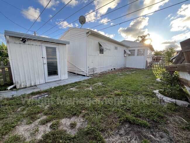 Building Photo - 2050 Lullaby Dr