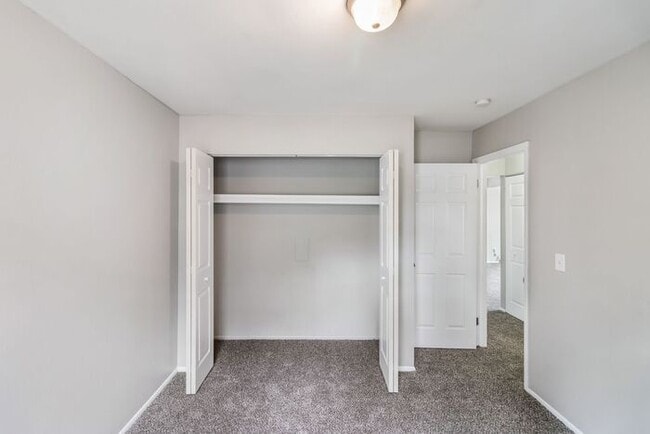 Building Photo - *Beautiful Apartment in Park Like Setting* Updated Shaker Cabinets and Appliances HEAT included