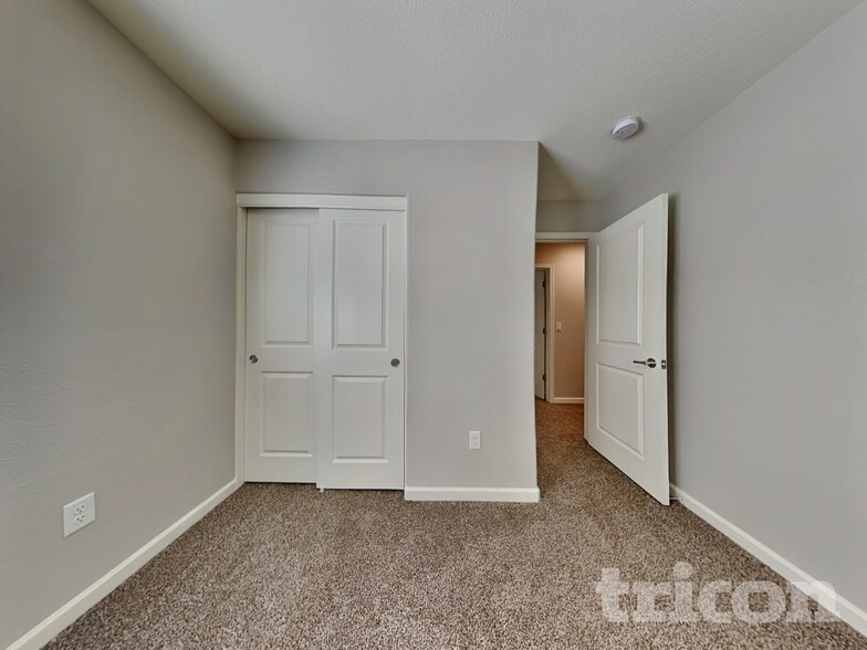 Building Photo - 8956 Wolf River Dr