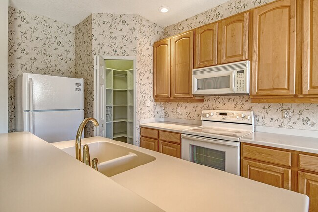 Building Photo - 3456 Parkridge Cir