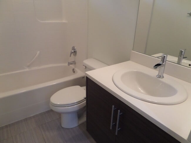 Building Photo - Immaculate and LARGE 4-Bedroom Home in Unb...