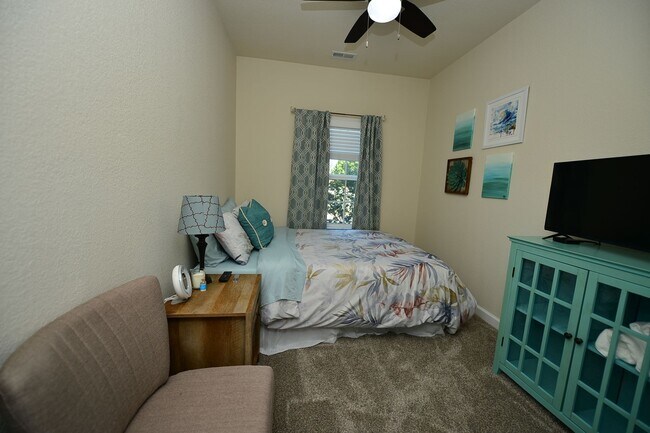 Building Photo - Clubhouse and pool community in the heart of Greenbrier!