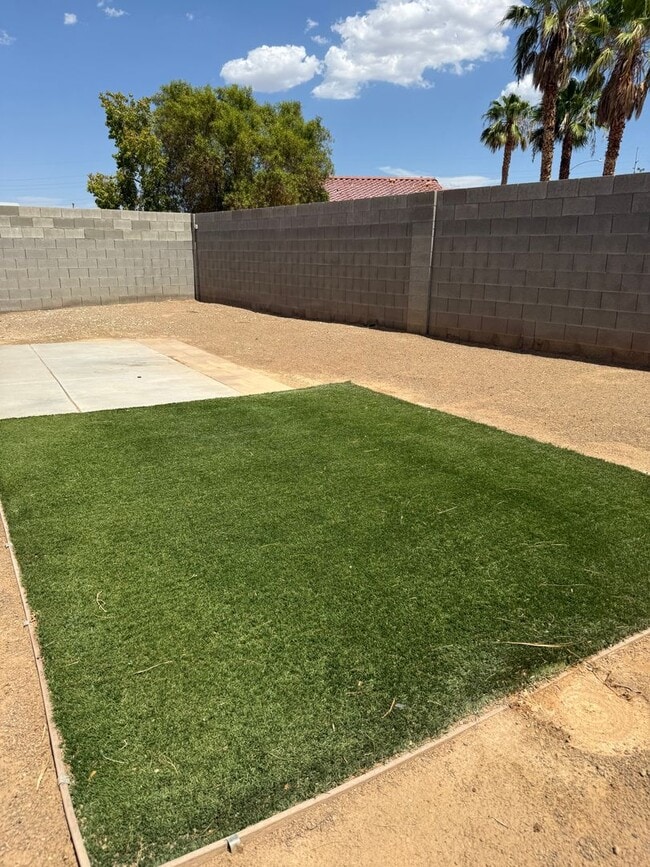 Building Photo - 876 Adobe Flat Dr