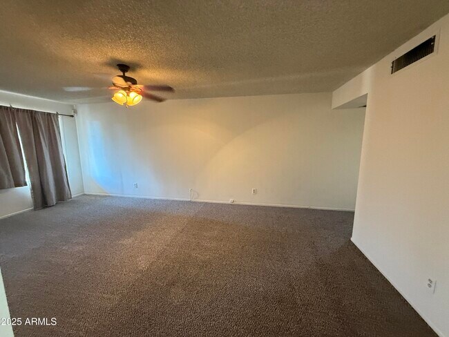 Building Photo - 2105 E Colgate Dr