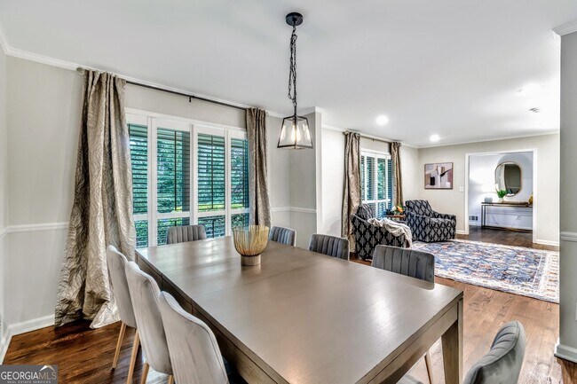 Building Photo - 1897 Mt Vernon Rd