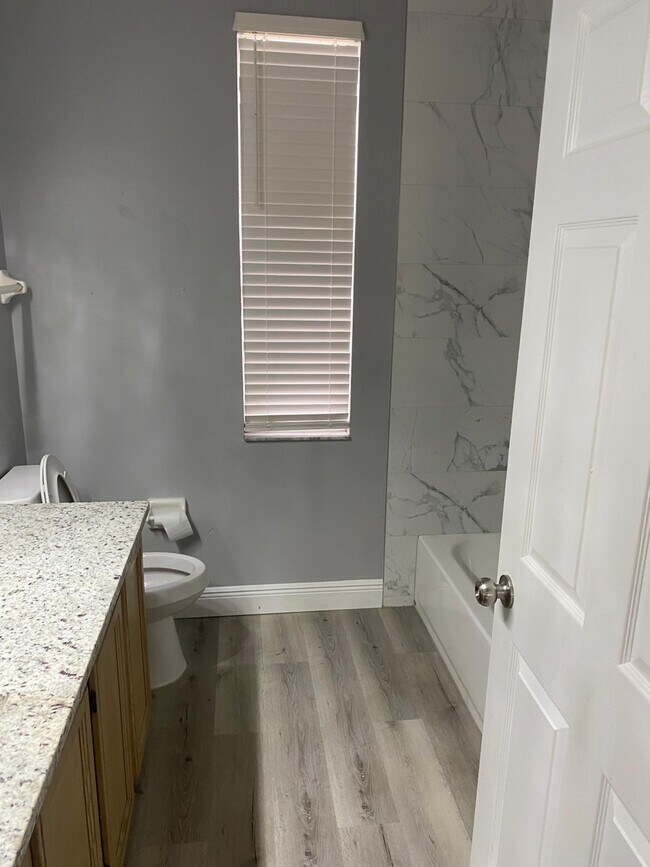 Building Photo - 1341 Flaxwood Ave