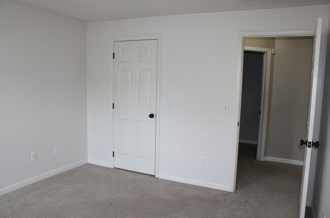 Building Photo - 14943 Lenox Dr