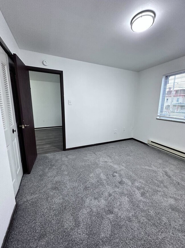 Building Photo - Modern 1-Bedroom Apartment in the Heart of Beaver – Updated & Ready in May 2026!