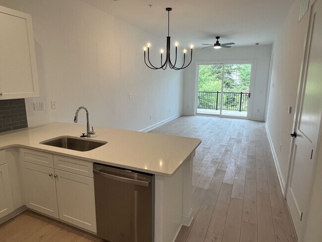 Building Photo - Brand New 2 Bed Condo in Cornelius