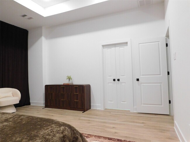 Building Photo - 3460 Bremond St
